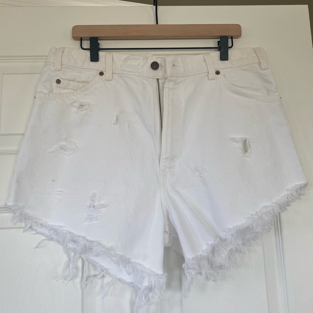 Levi’s 550 Orange Tab Cutoff Shorts White W36